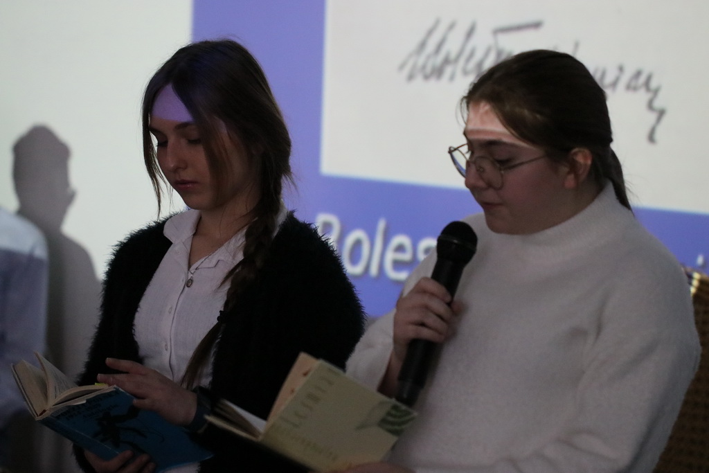 Zdjęcie swiatowy_dzien_poezji_2023_160ffa6646-9f36-426d-a8fb-1e014b1f71d1.jpg w galerii Światowy Dzień Poezji